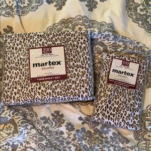 Leopard print bed set